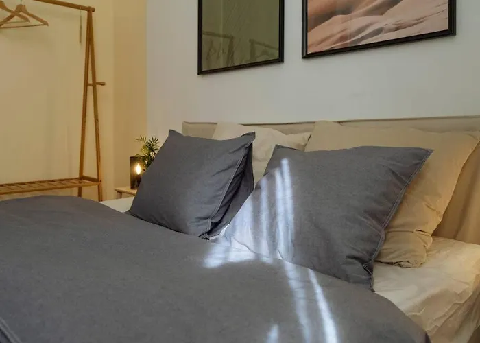 Апартаменти Serenity - Old Town I Free Street Parking I Balcony Бухарест